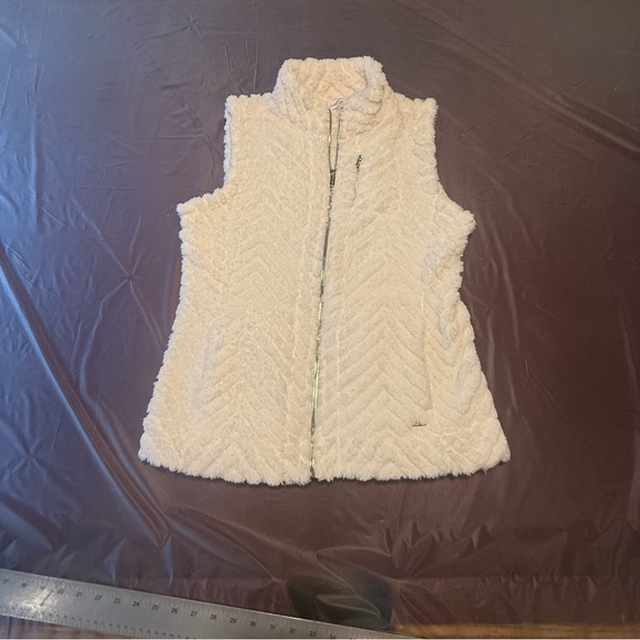 NWT Calvin Klein Cream Women's Chevron Faux Fur Vest Size Medium - Picture 2 of 9